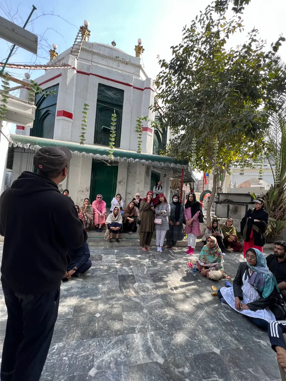 A Lahore ka Ravi Storyteller with a group