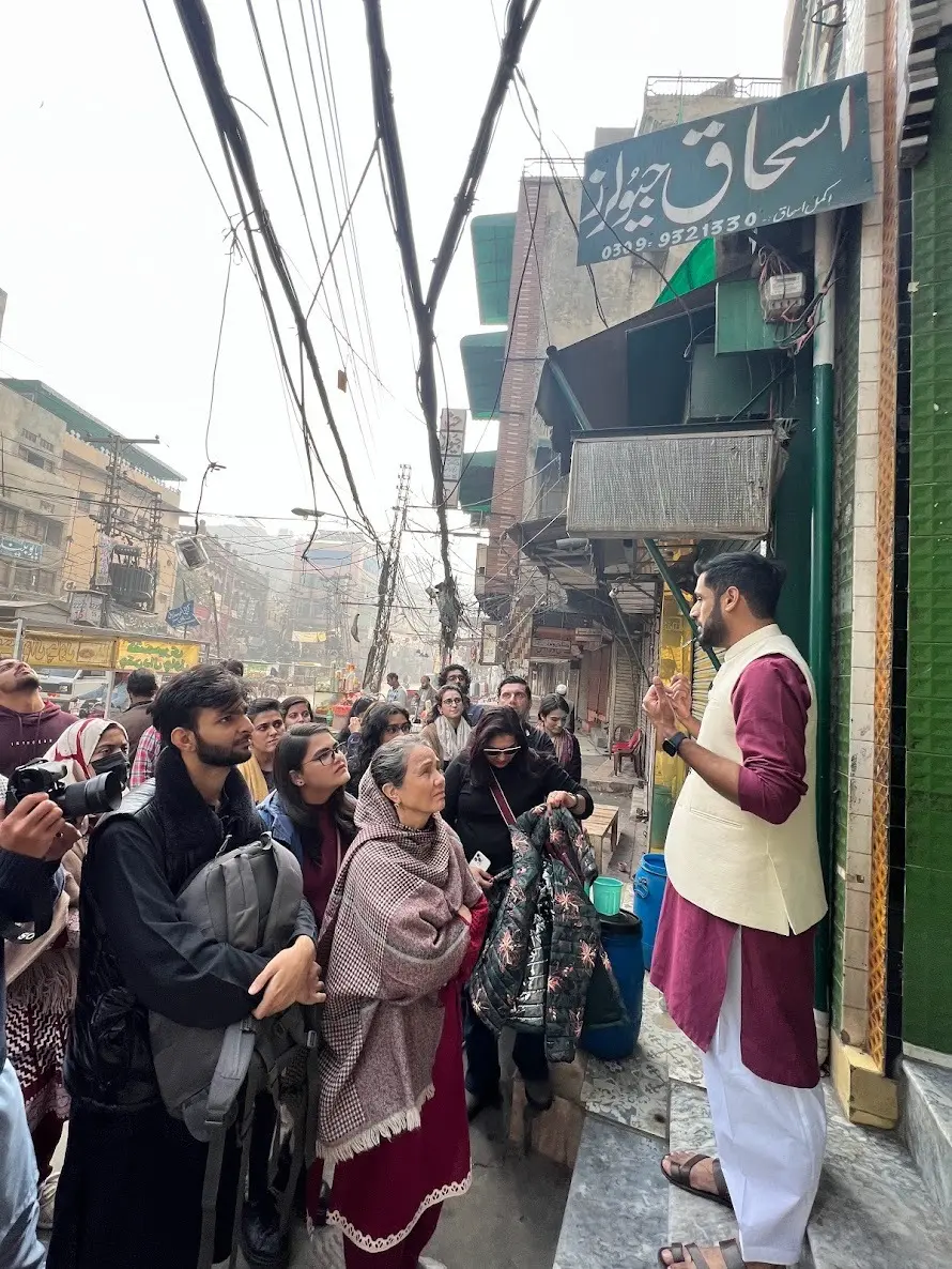 A Lahore ka Ravi Storyteller with a group in a gali of the Walled City